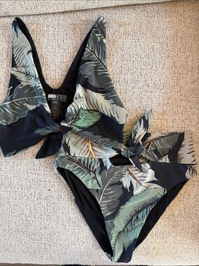 Beach Riot REVOLVE Dallas Bikini Top AND Emma Bikini Bottom in Black Palm Medium